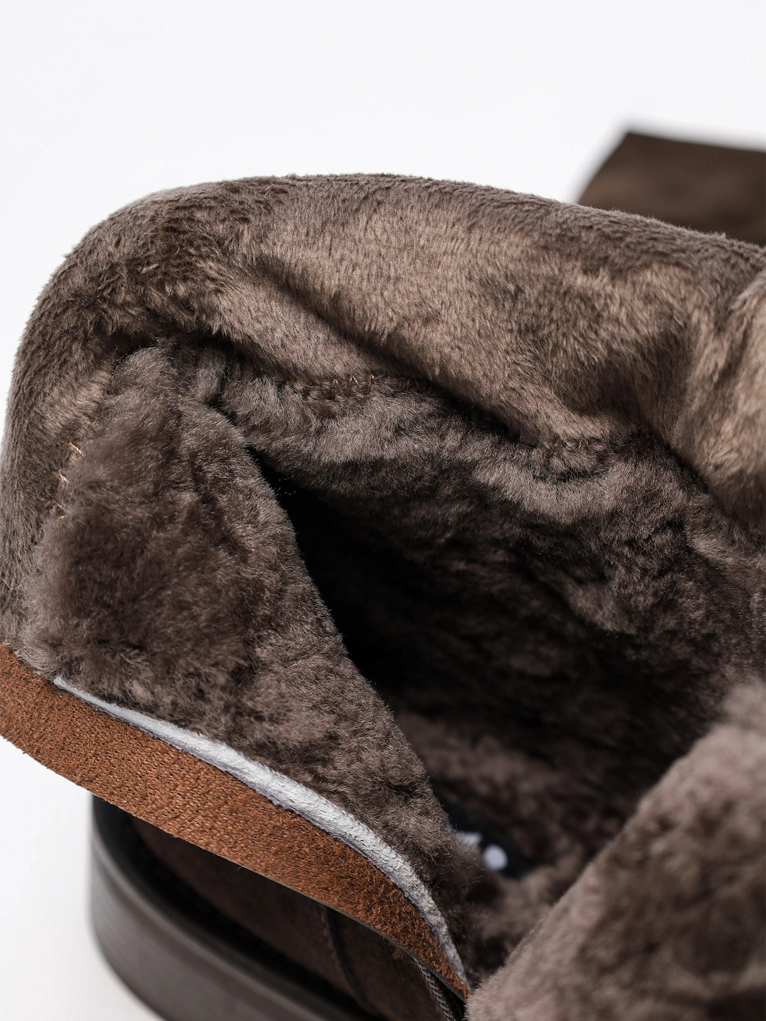 Ботфорты темно-коричневого цвета на низком каблуке